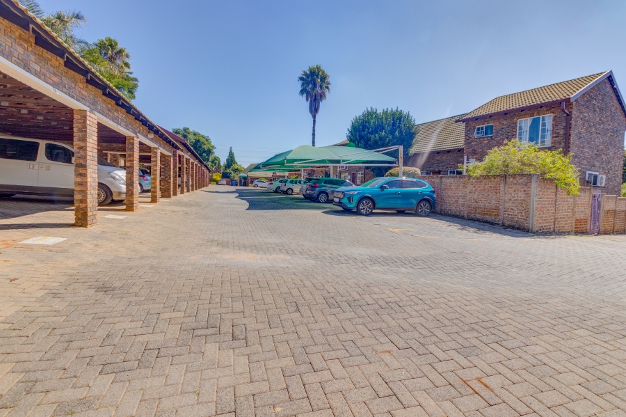 2 Bedroom Property for Sale in Noordwyk Gauteng