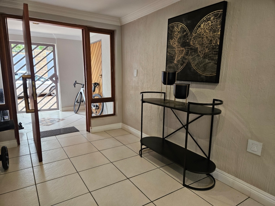To Let 3 Bedroom Property for Rent in Atholl Gauteng