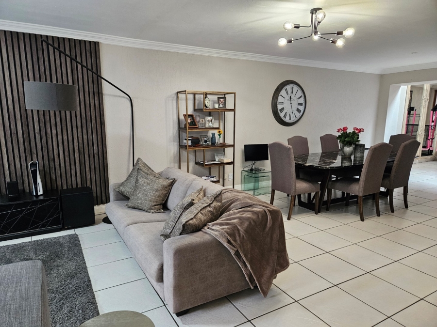 To Let 3 Bedroom Property for Rent in Atholl Gauteng