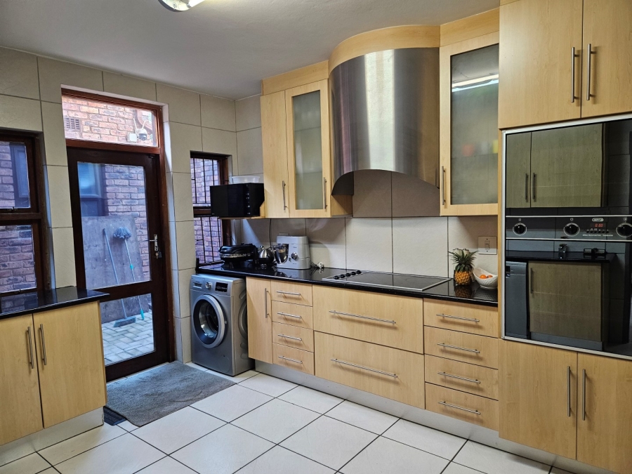 To Let 3 Bedroom Property for Rent in Atholl Gauteng