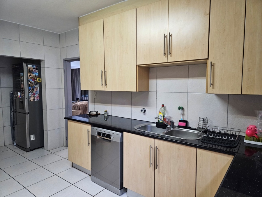 To Let 3 Bedroom Property for Rent in Atholl Gauteng
