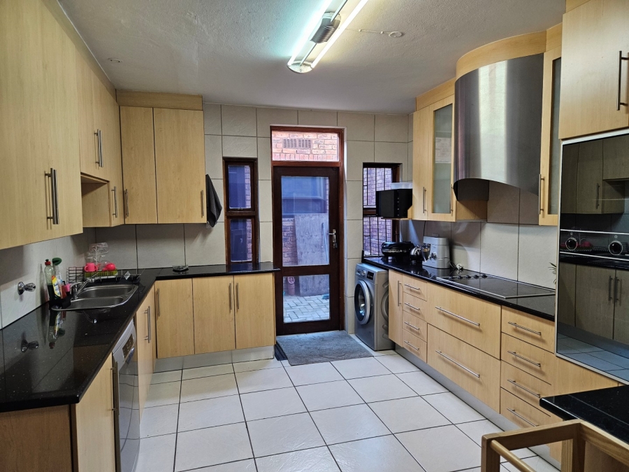 To Let 3 Bedroom Property for Rent in Atholl Gauteng