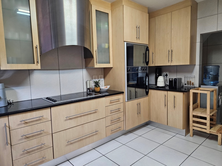 To Let 3 Bedroom Property for Rent in Atholl Gauteng
