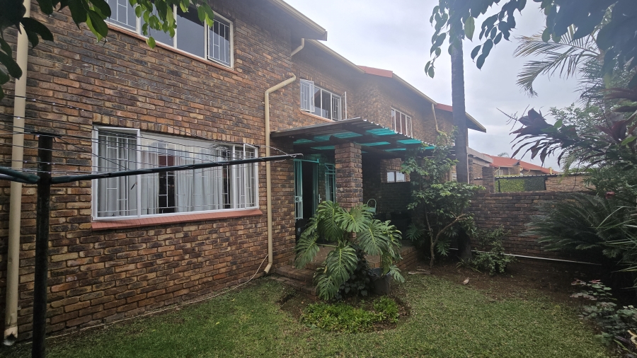 3 Bedroom Property for Sale in Garsfontein Gauteng