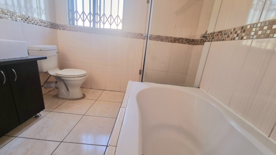 To Let 3 Bedroom Property for Rent in Halfway Gardens Gauteng
