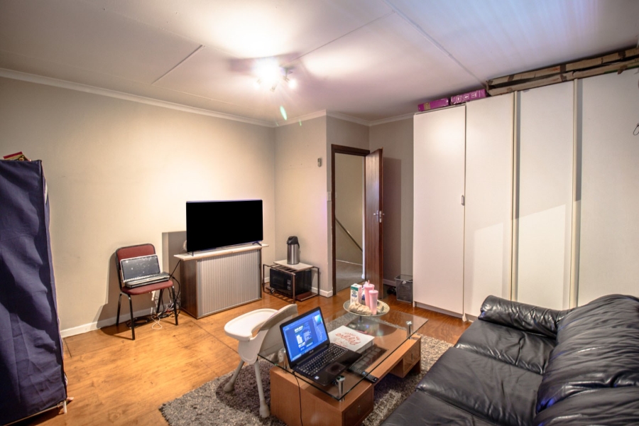 6 Bedroom Property for Sale in Greenside Gauteng