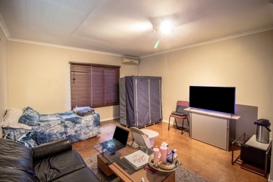 6 Bedroom Property for Sale in Greenside Gauteng
