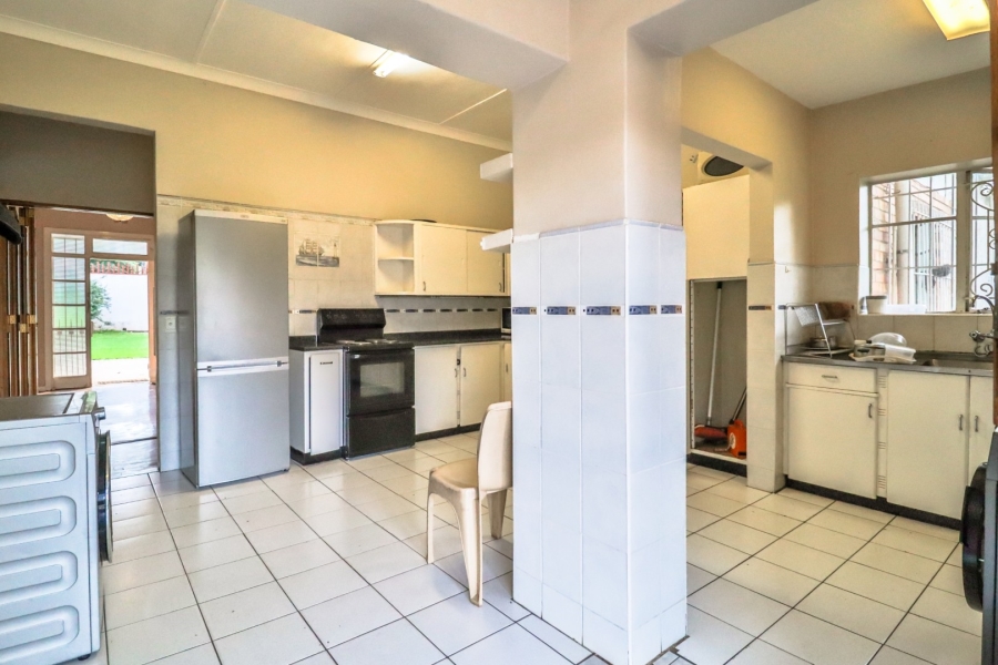 6 Bedroom Property for Sale in Greenside Gauteng
