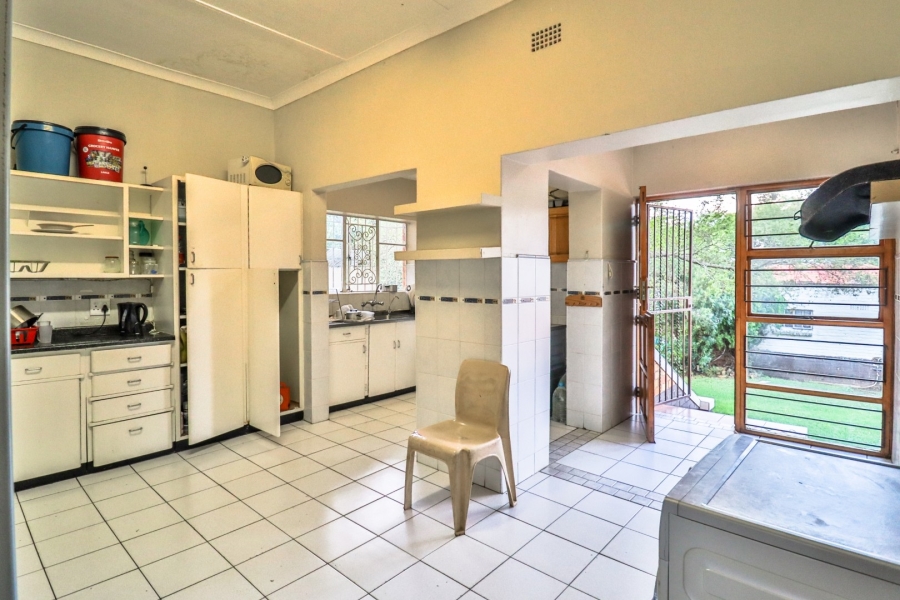 6 Bedroom Property for Sale in Greenside Gauteng