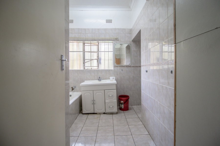 6 Bedroom Property for Sale in Greenside Gauteng