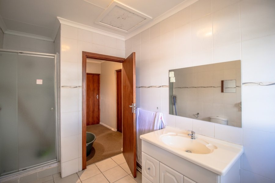 6 Bedroom Property for Sale in Greenside Gauteng