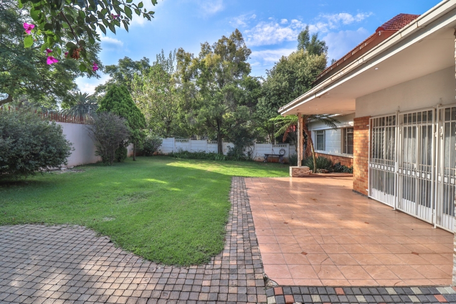 6 Bedroom Property for Sale in Greenside Gauteng