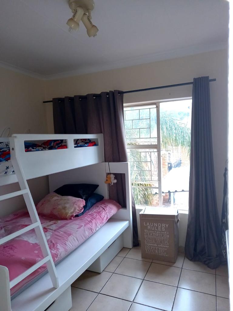 2 Bedroom Property for Sale in Little Falls Gauteng