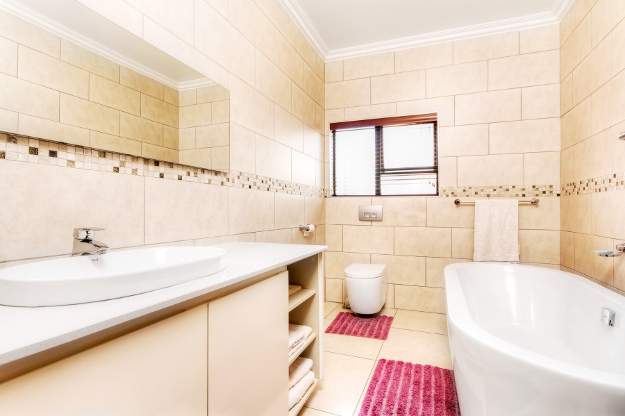 5 Bedroom Property for Sale in Kyalami Gauteng