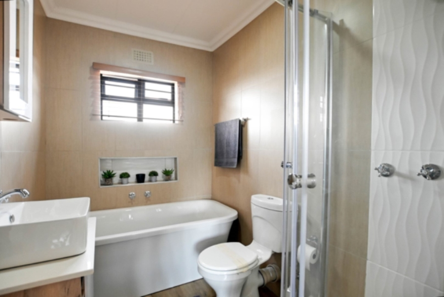 2 Bedroom Property for Sale in Kameeldrift East Gauteng