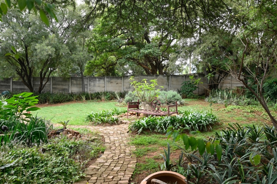 6 Bedroom Property for Sale in Kameeldrift West Gauteng