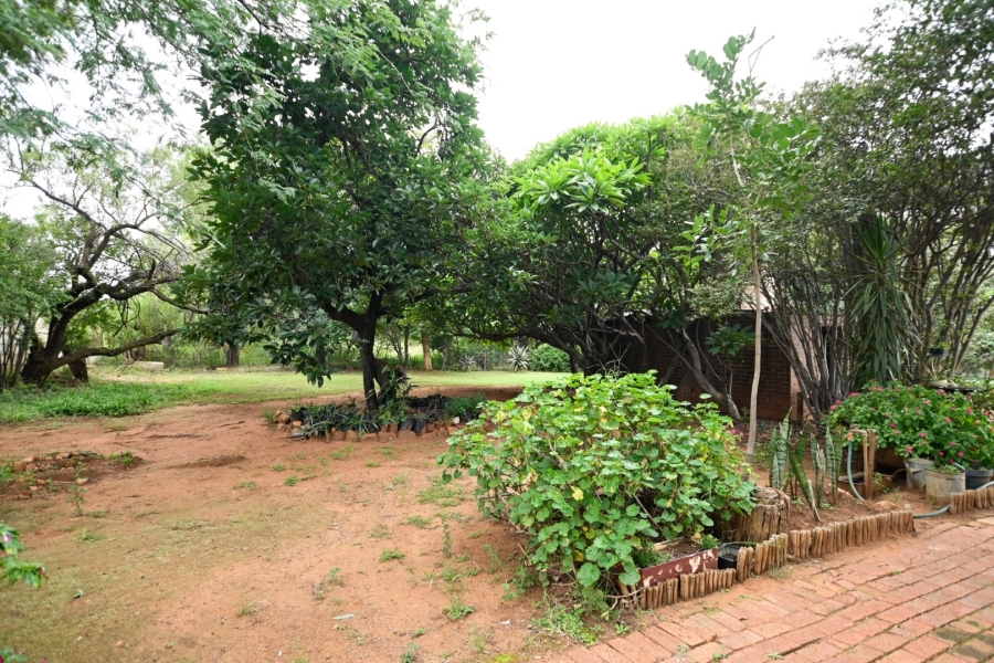 6 Bedroom Property for Sale in Kameeldrift West Gauteng