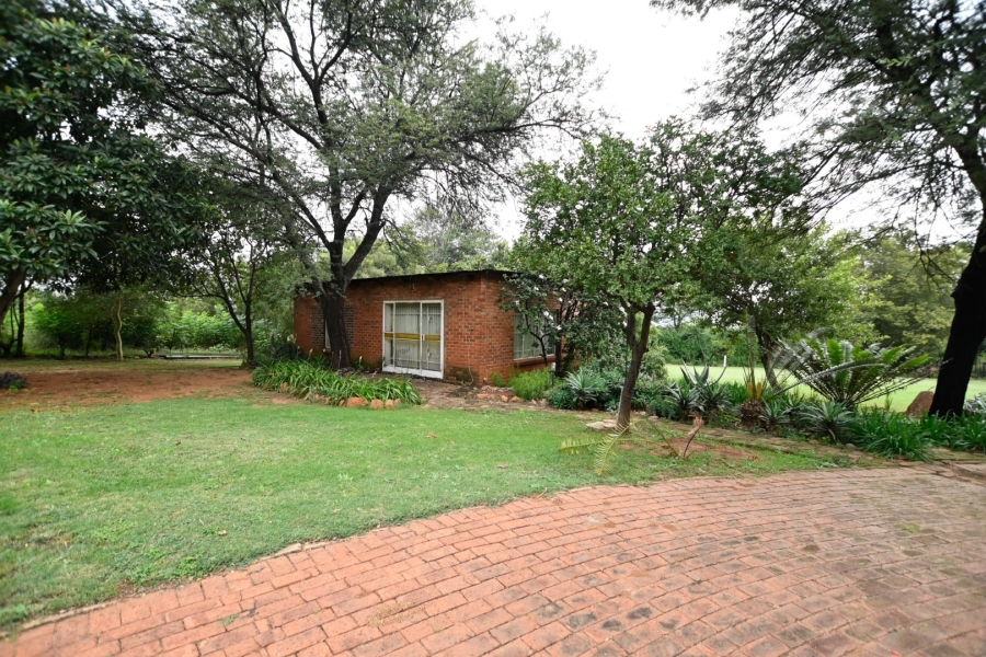 6 Bedroom Property for Sale in Kameeldrift West Gauteng