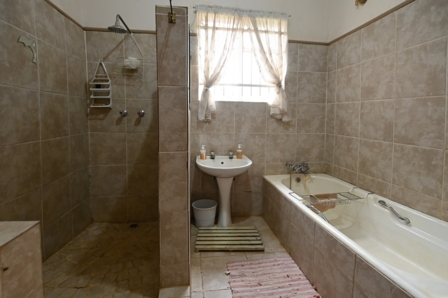 6 Bedroom Property for Sale in Kameeldrift West Gauteng