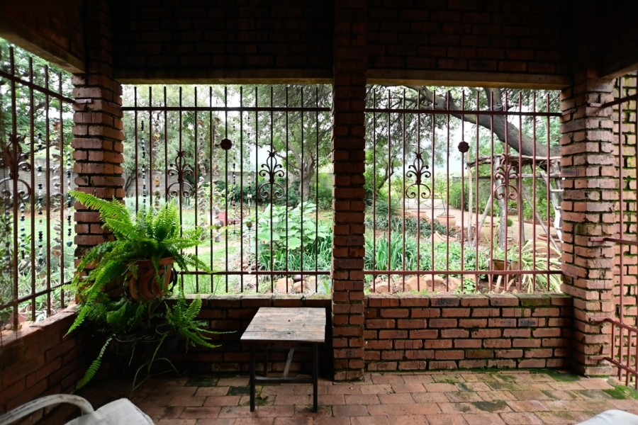 6 Bedroom Property for Sale in Kameeldrift West Gauteng
