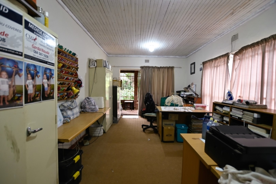 6 Bedroom Property for Sale in Kameeldrift West Gauteng