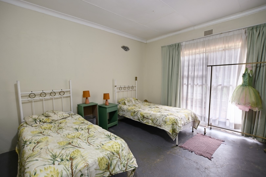 6 Bedroom Property for Sale in Kameeldrift West Gauteng