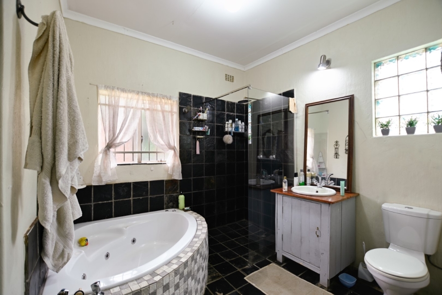 6 Bedroom Property for Sale in Kameeldrift West Gauteng