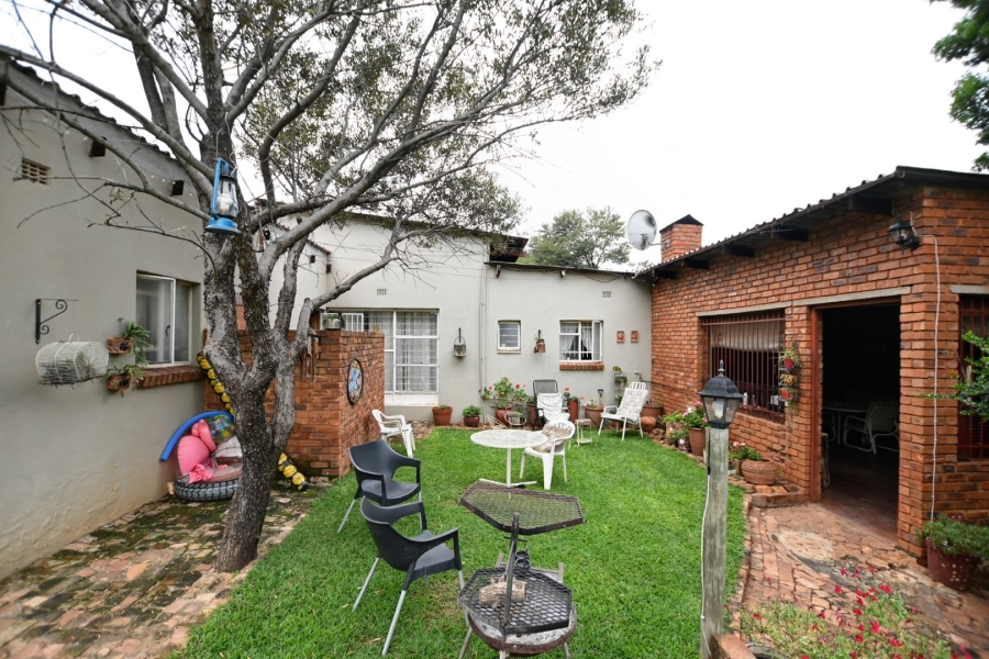 6 Bedroom Property for Sale in Kameeldrift West Gauteng