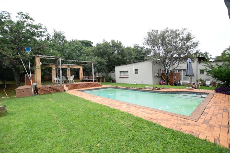 6 Bedroom Property for Sale in Kameeldrift West Gauteng