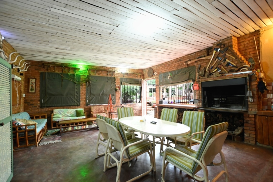 6 Bedroom Property for Sale in Kameeldrift West Gauteng