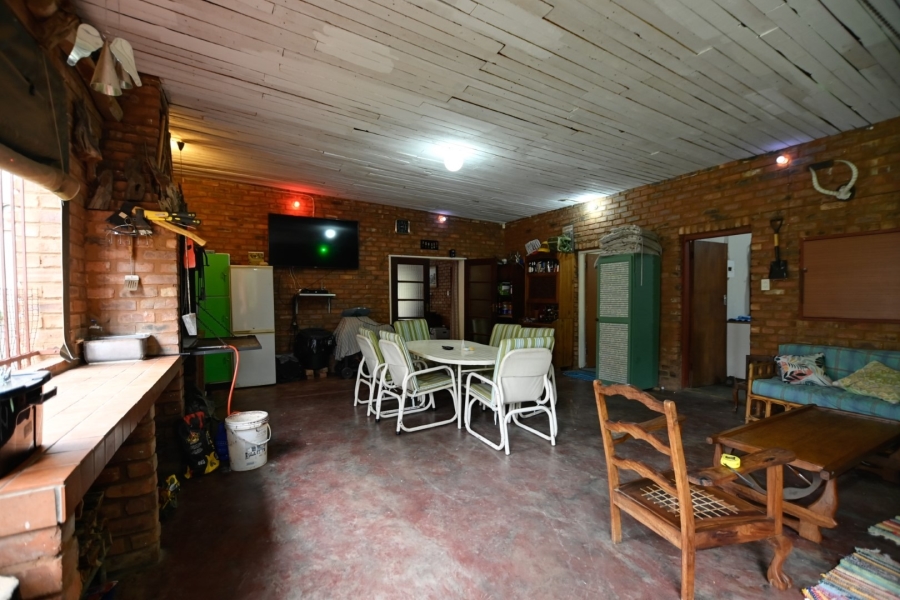 6 Bedroom Property for Sale in Kameeldrift West Gauteng