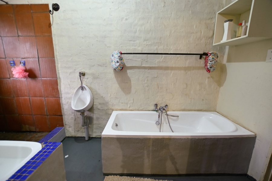 6 Bedroom Property for Sale in Kameeldrift West Gauteng