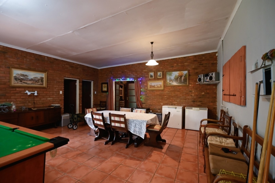 6 Bedroom Property for Sale in Kameeldrift West Gauteng
