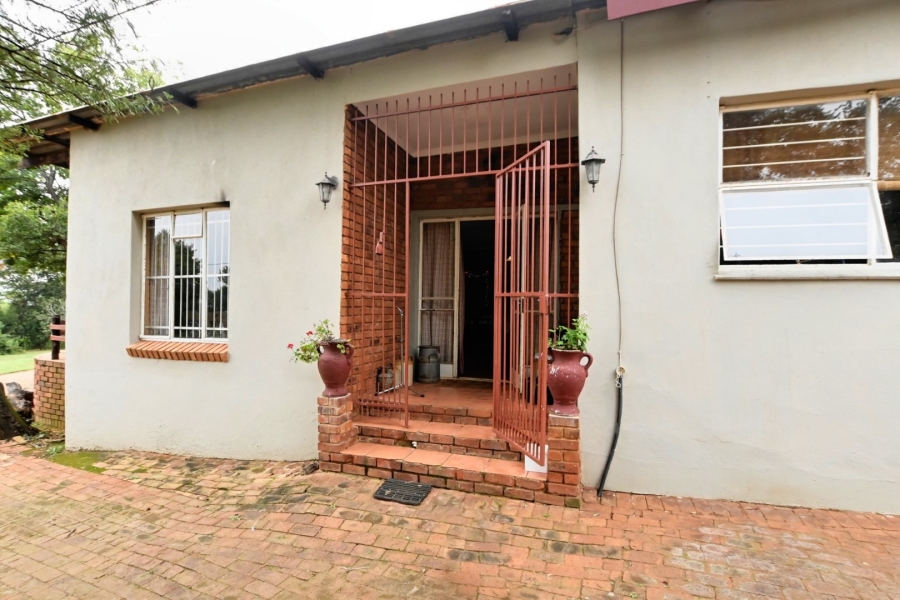 6 Bedroom Property for Sale in Kameeldrift West Gauteng