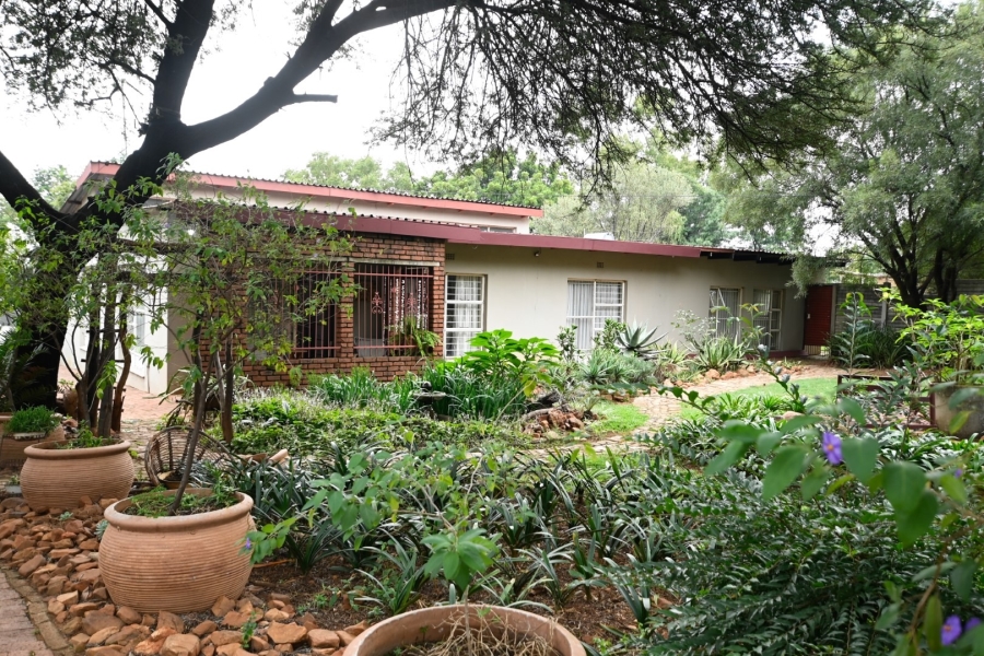 6 Bedroom Property for Sale in Kameeldrift West Gauteng