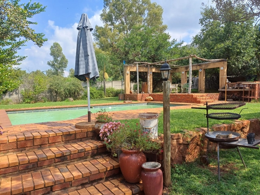 6 Bedroom Property for Sale in Kameeldrift West Gauteng
