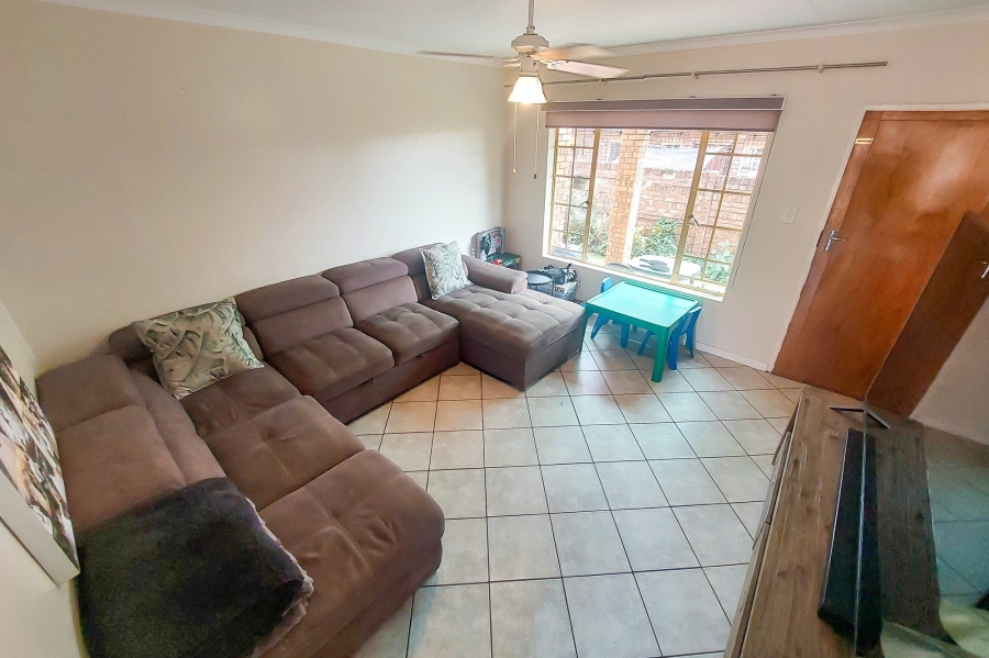 2 Bedroom Property for Sale in Rooihuiskraal North Gauteng