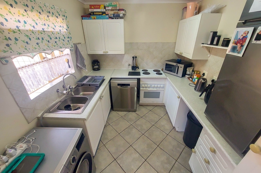 2 Bedroom Property for Sale in Rooihuiskraal North Gauteng