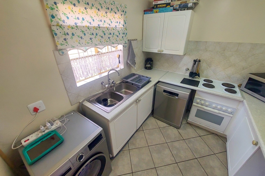 2 Bedroom Property for Sale in Rooihuiskraal North Gauteng