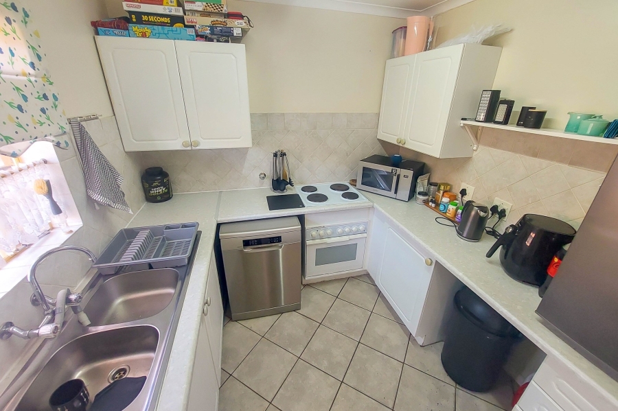 2 Bedroom Property for Sale in Rooihuiskraal North Gauteng