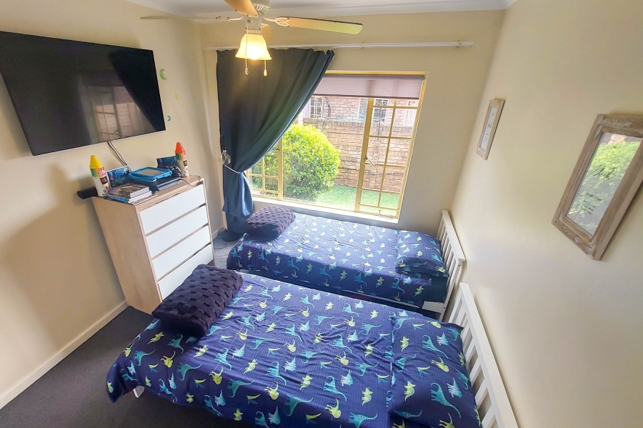 2 Bedroom Property for Sale in Rooihuiskraal North Gauteng