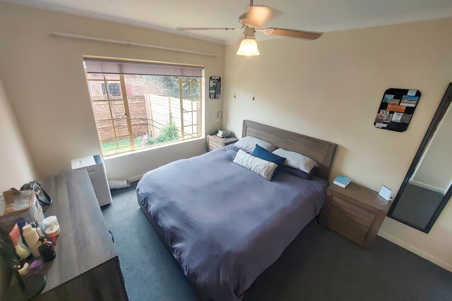 2 Bedroom Property for Sale in Rooihuiskraal North Gauteng