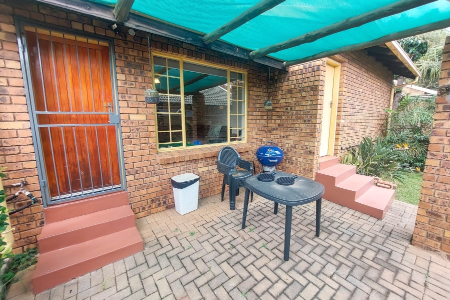 2 Bedroom Property for Sale in Rooihuiskraal North Gauteng