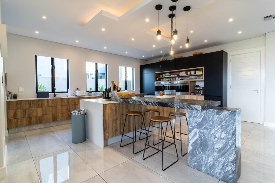 5 Bedroom Property for Sale in Eye of Africa Gauteng
