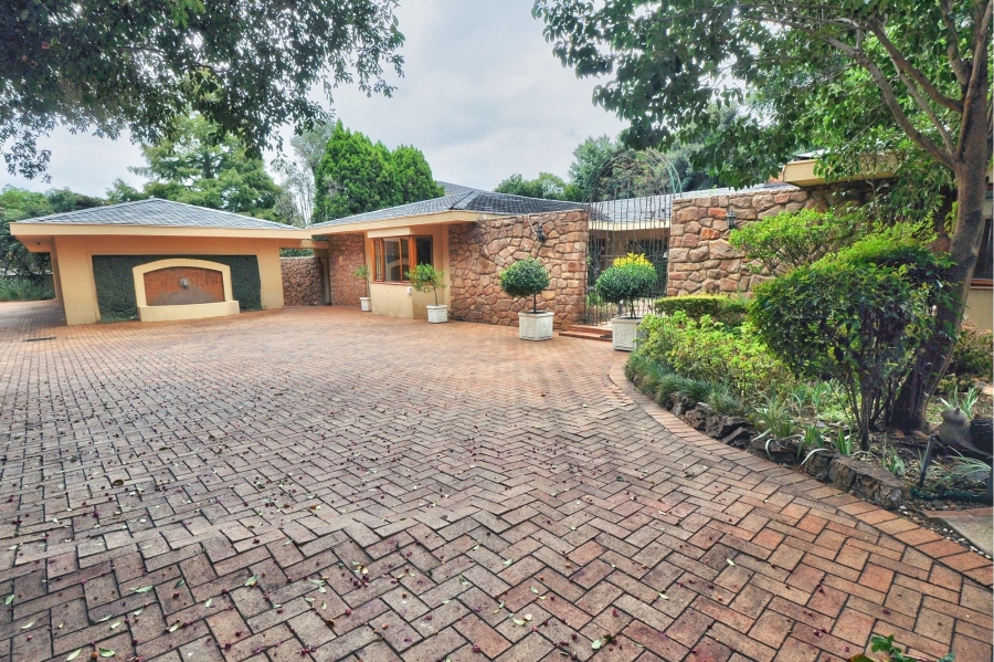 To Let 6 Bedroom Property for Rent in Morningside Ext 40 Gauteng