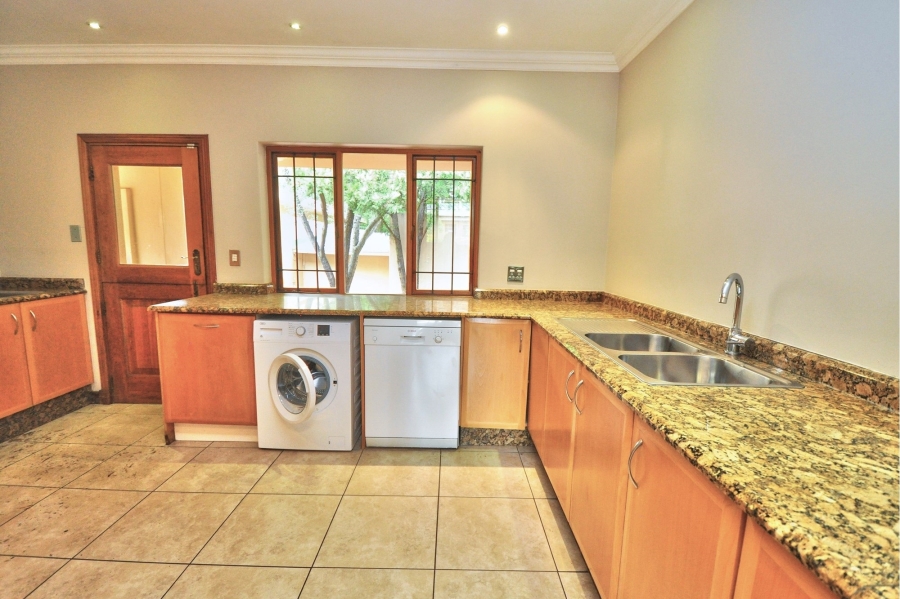 To Let 6 Bedroom Property for Rent in Morningside Ext 40 Gauteng