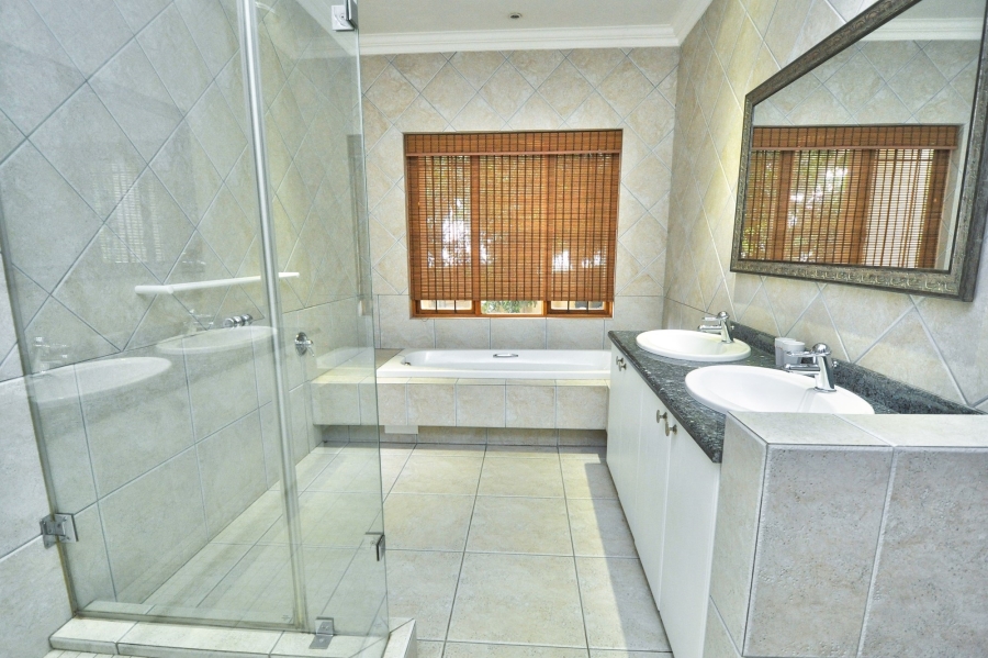 To Let 6 Bedroom Property for Rent in Morningside Ext 40 Gauteng
