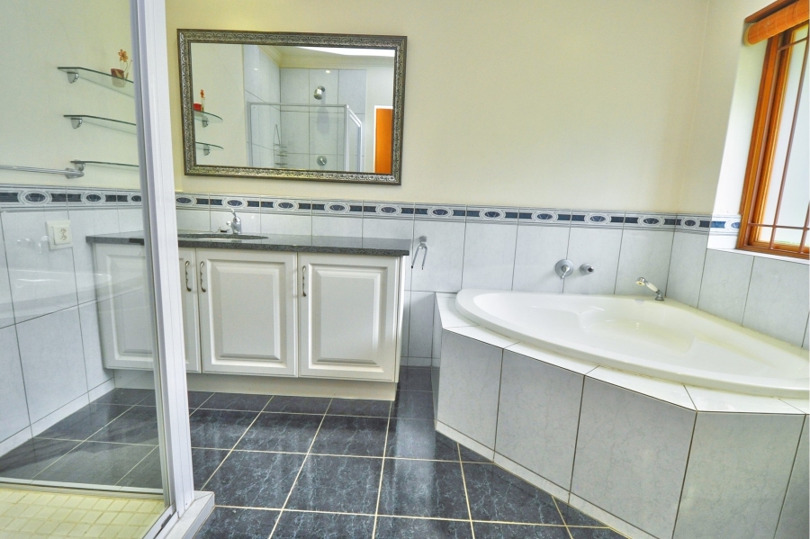 To Let 6 Bedroom Property for Rent in Morningside Ext 40 Gauteng