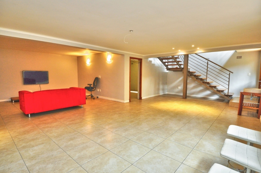To Let 6 Bedroom Property for Rent in Morningside Ext 40 Gauteng