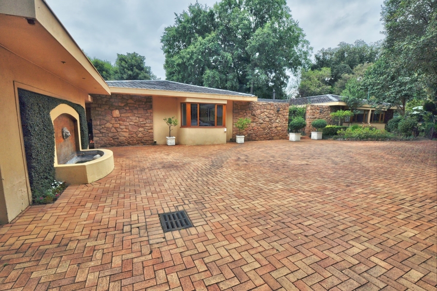 To Let 6 Bedroom Property for Rent in Morningside Ext 40 Gauteng